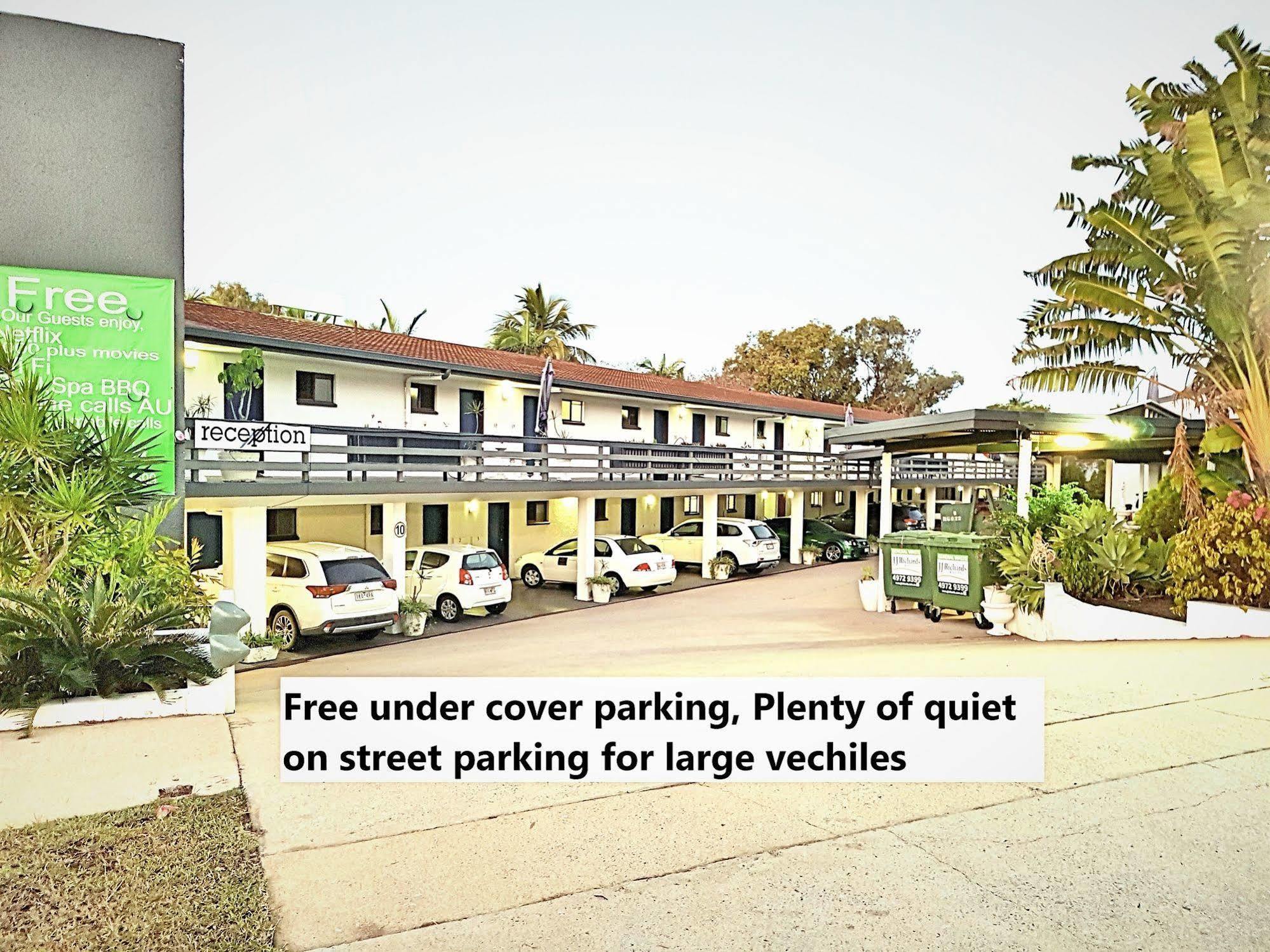 Motel Aaron Gladstone